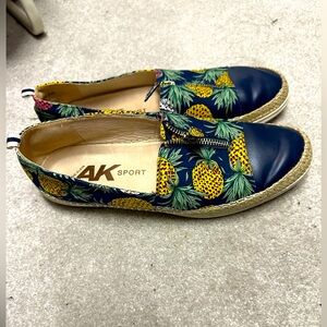 Anne Klein Sport pineapple pattern slides. Size 9.5M